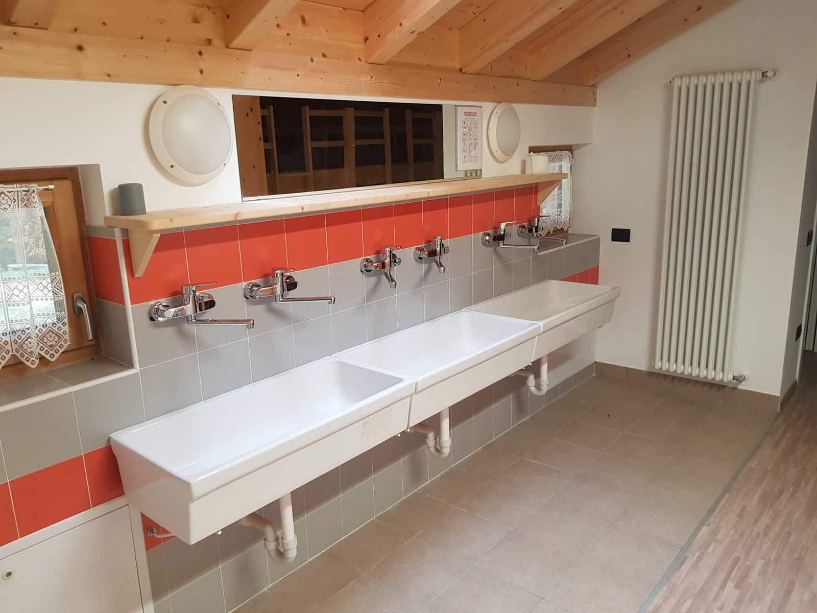 Lavandini al primo piano della Casa Zanna Bianca